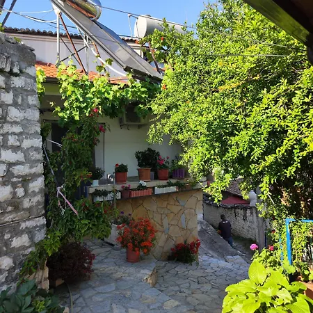 Kurti Old Town * Μπεράτ